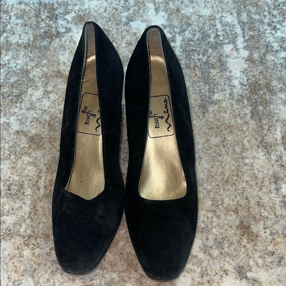 The touch of Nina Black Suede Heels